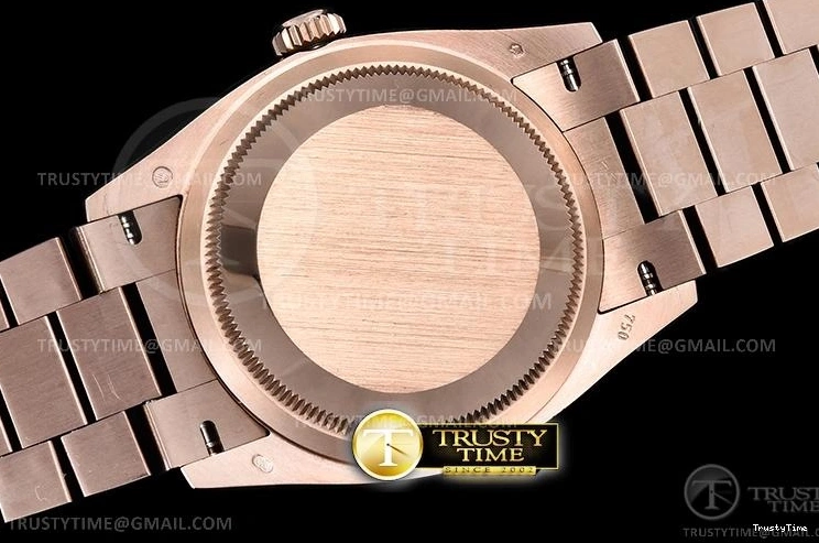 1119 RDD0223A – DayDate 36mm Packable 702